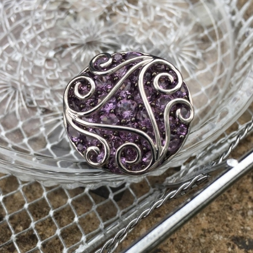 ISO this ring I let slip through my fingers